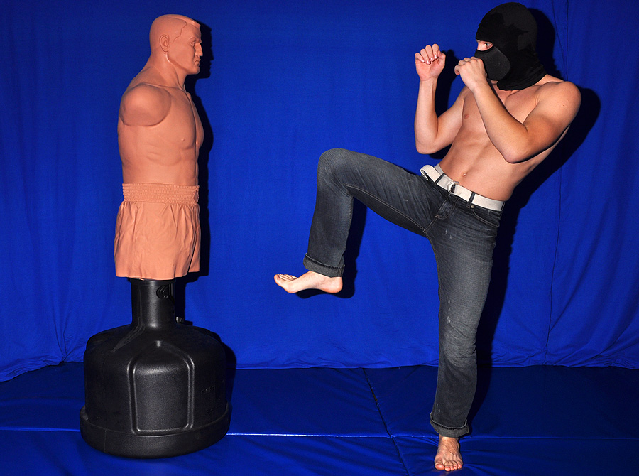 Masked Kicker 3