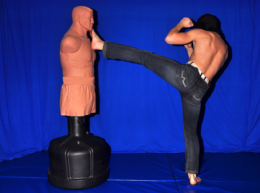 Masked Kicker 4
